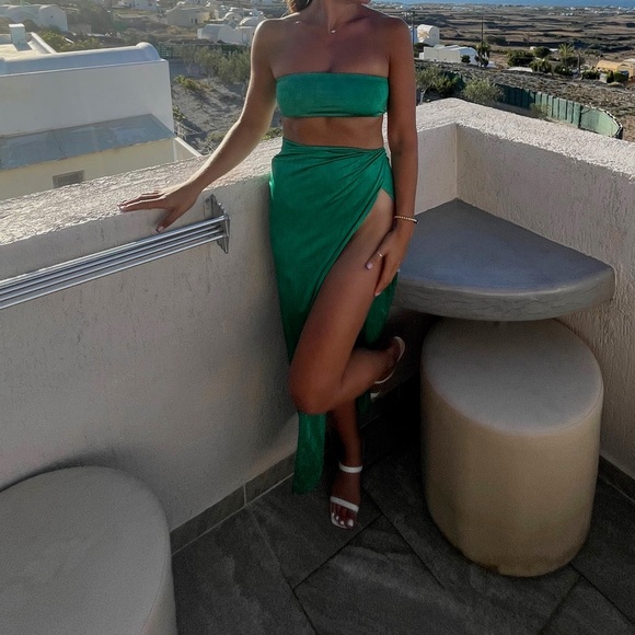 REVOLVE set - Picture 2 of 4